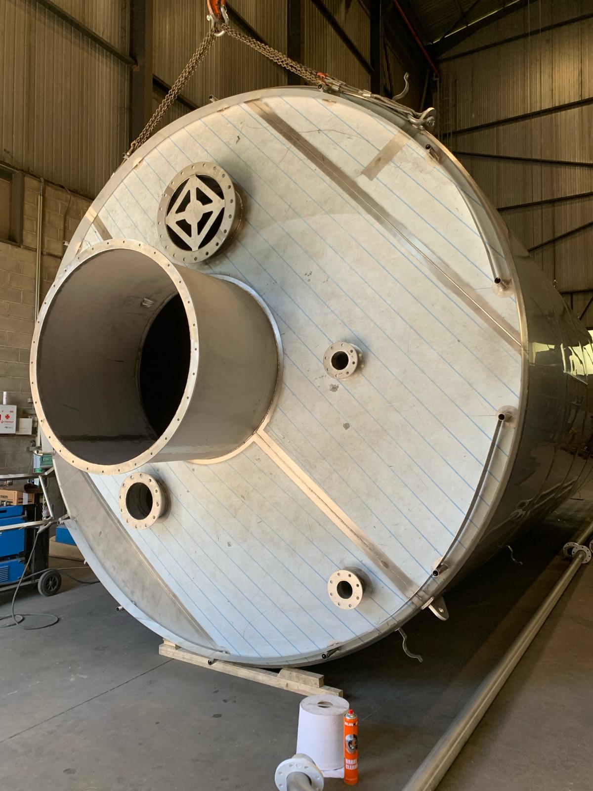 Vista de estructura metálica para silos industriales