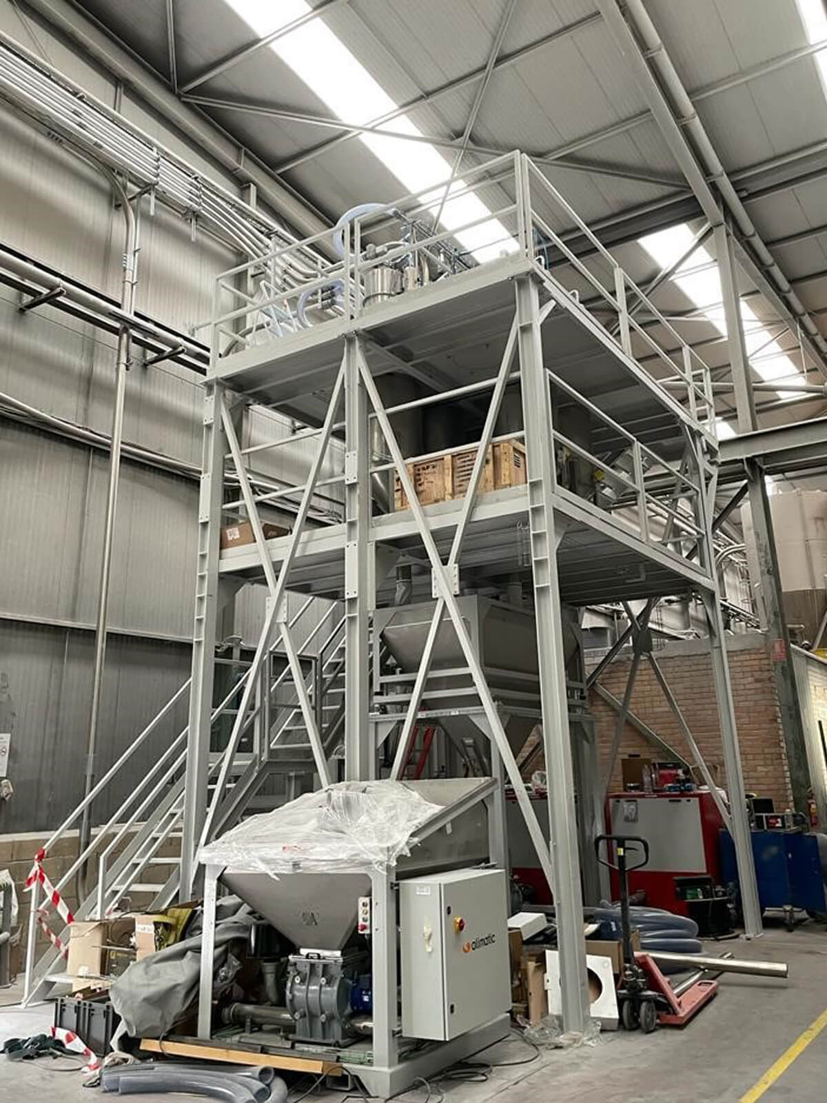 Vista de estructura metálica para silos industriales